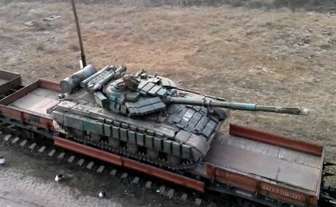 Россия перебросила в Харцызск и Иловайск танки, САУ и гаубицы