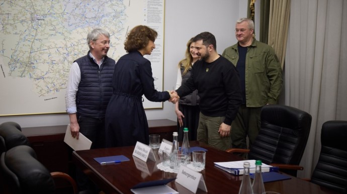 Зеленський зустрівся з гендиректоркою ЮНЕСКО: отримав сертифікат для Одеси
