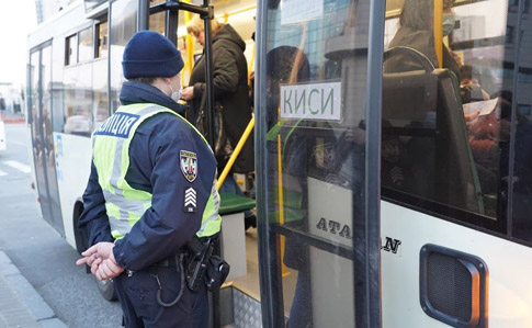 Киев остановил общественный транспорт – вход по спецпропускам