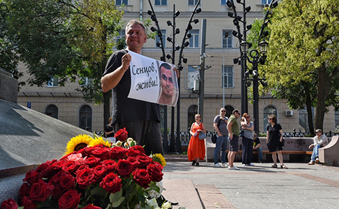 В центре Москвы прошел флэшмоб и пикет в поддержку Сенцова