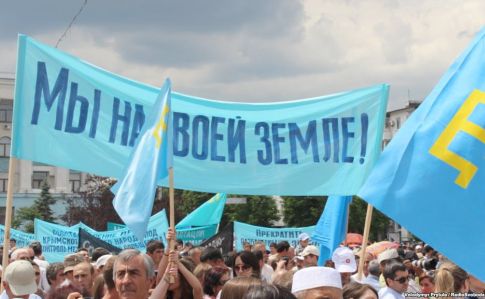 У Криму проводять рейд по домівках кримських татар під виглядом перепису