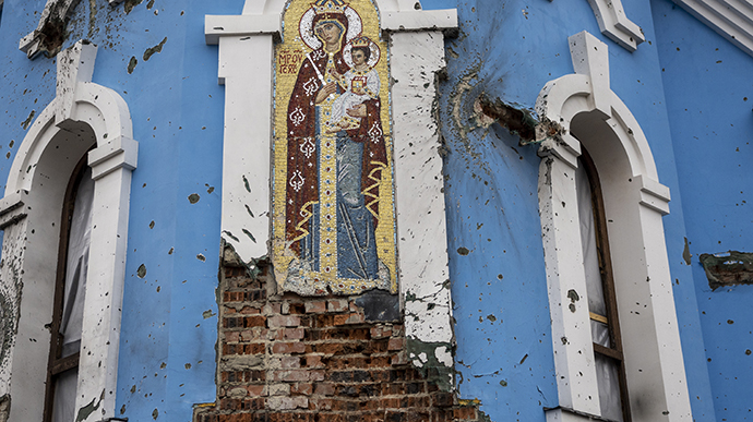 Окупанти свідомо гатять по житлових будинках Херсонщини, вдарили по церкві з вірянами – ОВА