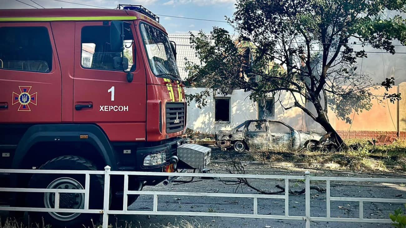 Russians strike Kherson, injuring firefighter and two civilians – photos, video