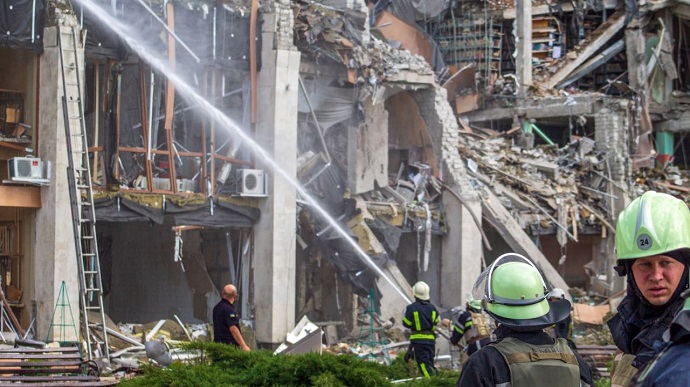 Харьков: из-под 98 завалов спасатели извлекли 150 тел