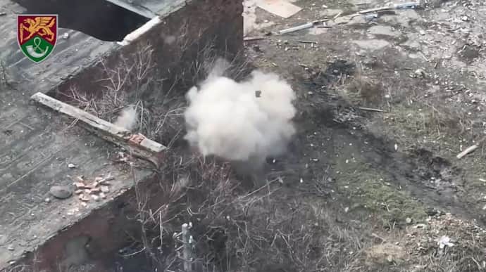 Ukrainian drone destroys Russian Starlink terminal – video