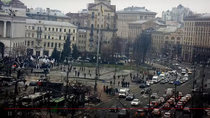 На Майдане спокойно: по 2 сотни митингующих и полицейских 
