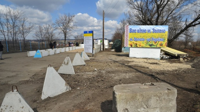 Луганщина: россияне ударили в центр Золотого и убили двух мирных жителей, еще 4 ранены