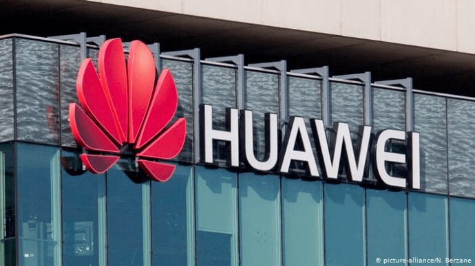 Байден расширил запрет инвестировать в китайские компании — в списке Huawei