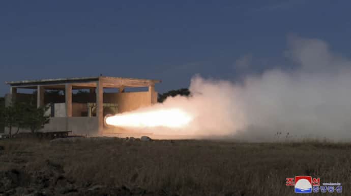 Північна Корея випробувала твердопаливні двигуни для балістичних ракет