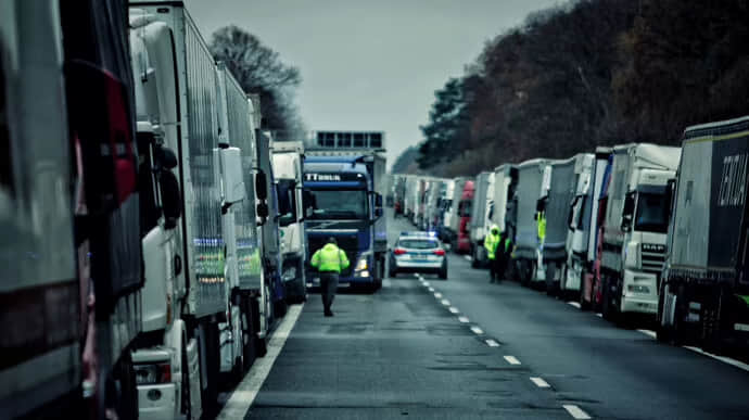 More than 2,500 lorries in Poland queuing to enter Ukraine