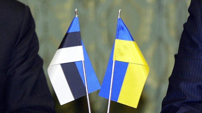 Эстония сохраняет посольство в Киеве и не будет отзывать своих инструкторов
