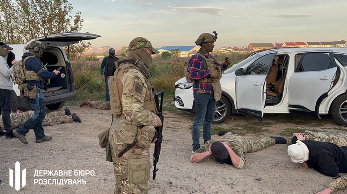 В Одессе задержали 3 агентов ФСБ: повесили на доме российский триколор 