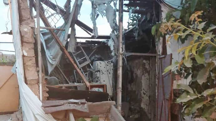 Оккупанты атаковали Никополь: повредили инфраструктуру, ранили женщину
