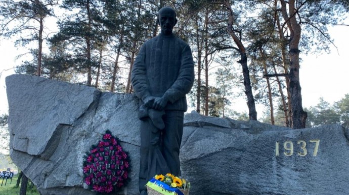 День пам'яті: в Україні згадують жертв сталінських репресій  