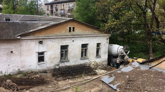 У Києві вночі знесли будинок Барбана