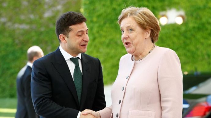 Зеленский рассказал, о чем будет говорить с Меркель и на чем будет настаивать