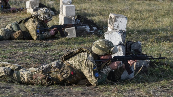 Оккупанты на Донбассе ранили двух украинских военных