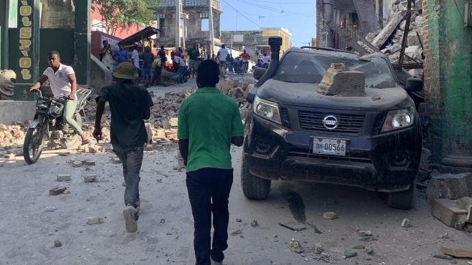На Гаити произошло мощное землетрясение, сотни людей погибли