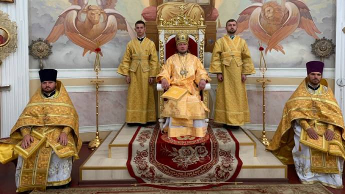 Єпископат УПЦ судиться із Зеленським за відібрані українські паспорти та санкції