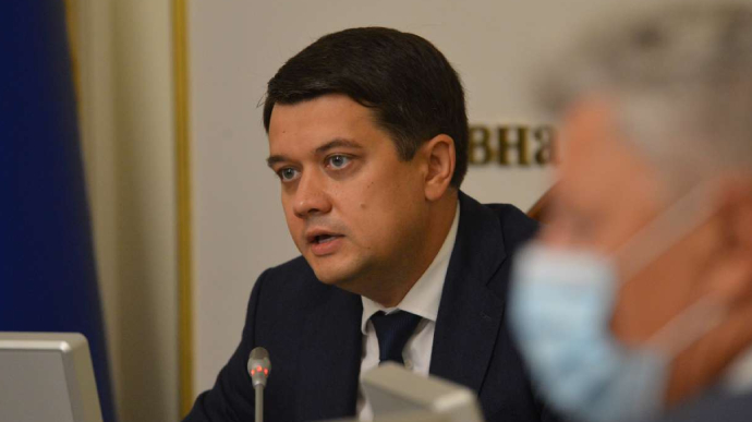 Разумков дал нагоняй комитету, который не взялся за решение конституционного кризиса