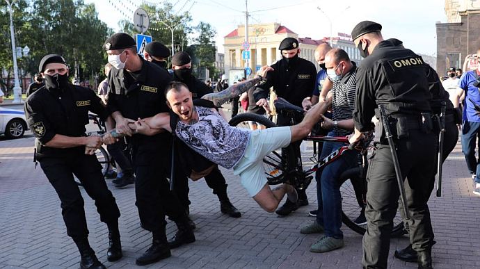 Протести в Білорусі: затримано понад 120 осіб, включаючи журналістів