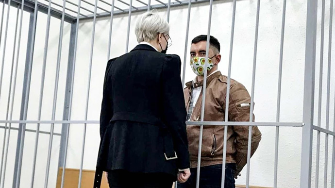 У Білорусі повідомили про стан політв'язня, який спробував перерізати собі горло в суді