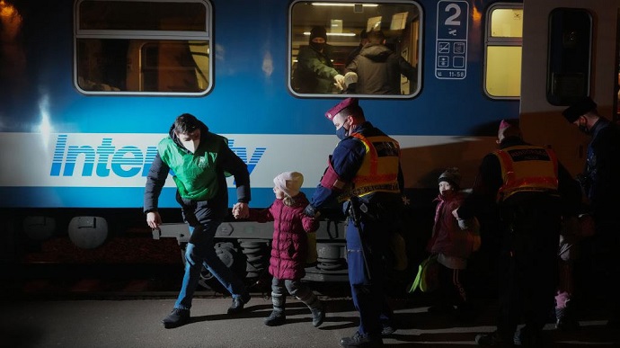 Железнодорожные компании ЕС бесплатно перевозят украинских беженцев