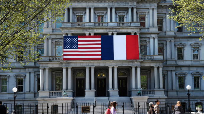 Топ-чиновники Франції і США: Треба далі тиснути на Росію санкціями