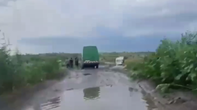 Через зливу евакуація з Енергодара заблокована – затоплені дороги