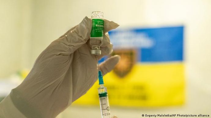 В Украине новый рекорд прививок и еще 120 вакцинированных второй дозой