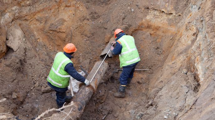 Трубопровід на столичній Борщагівці відремонтували