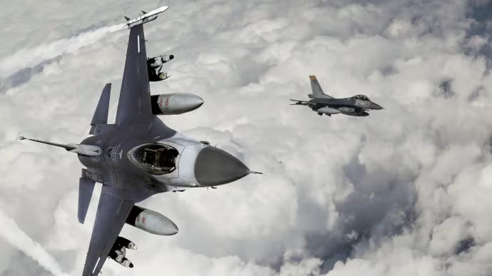 Белый дом может согласиться на обучение украинских пилотов на F-16 в США