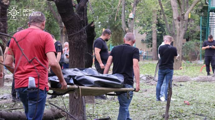 Russian airstrike hits residential area in Mykolaiv, killing 3 civilians and injuring 24