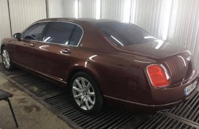 Bentley якобы купили на деньги Курченко