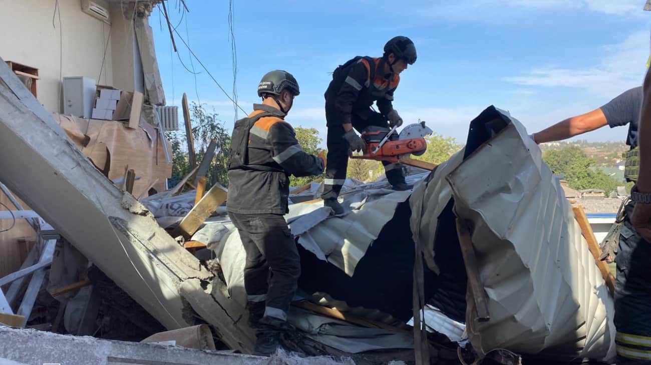 Three bodies retrieved from under rubble of police headquarters in Kryvyi Rih – photos