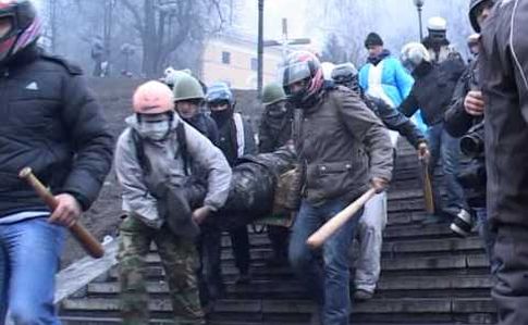 Саакашвили выдворили перед допросом о расстрелах на Майдане