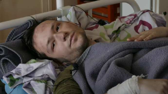 Wounded Ukrainian pilot captured by Russians, used in a propaganda video