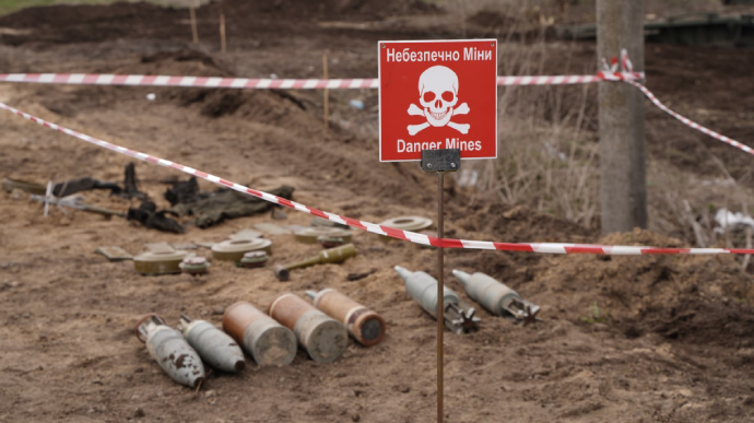 Two men injured by landmine in Kharkiv Oblast