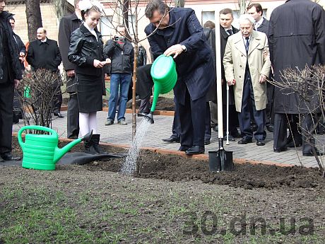 Янукович и рябина