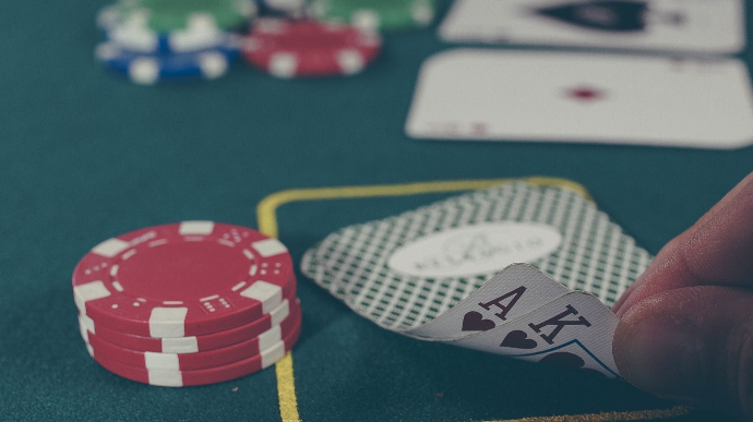 На хабарі в $90 тисяч піймали члена Комісії із азартних ігор