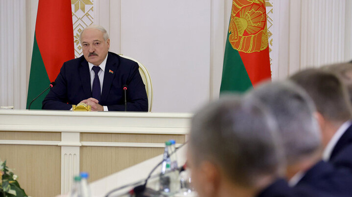 Лукашенко – білорусам: Хочете жити спокійно – робіть те, що кажу 