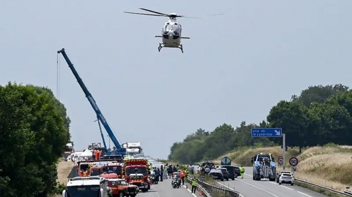 Зеленский: Трое погибших в ДТП во Франции – украинцы, пострадали дети