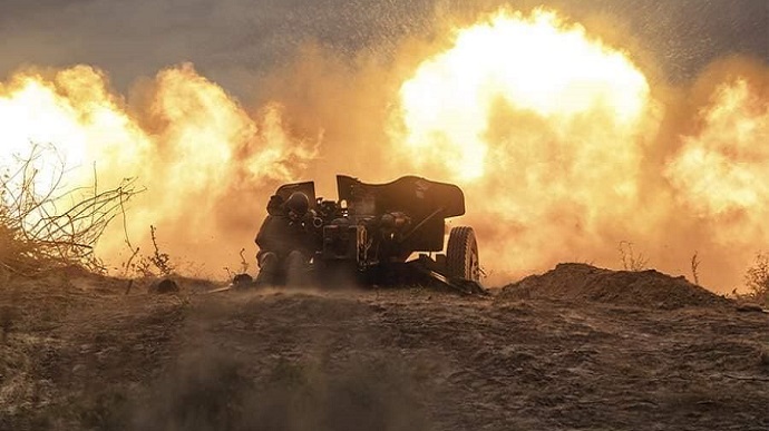 Ukrainian soldiers destroy Russian ammunition depot in the Kherson region
