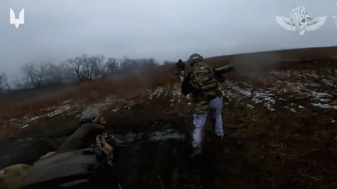 Boldly and professionally: Ukrainian special forces post video of them raiding Russian strong point – video