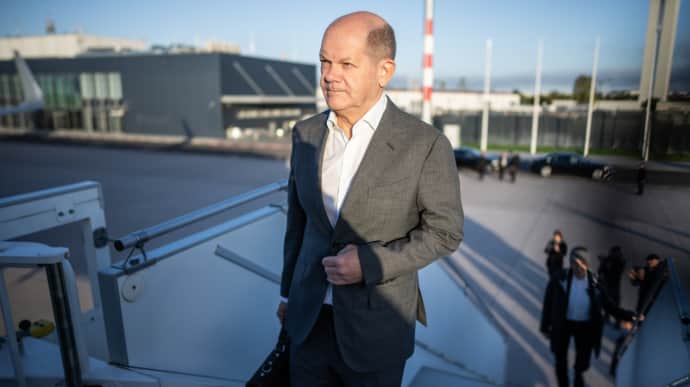 Ukrainians with residence and work permits will be allowed to stay in Germany, Scholz says