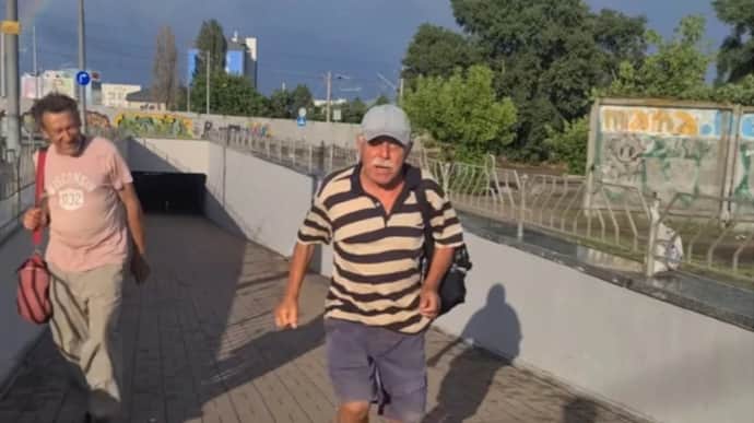 Нападение на волонтера в Киеве: одному хулигану-пенсионеру избрали меру пресечения