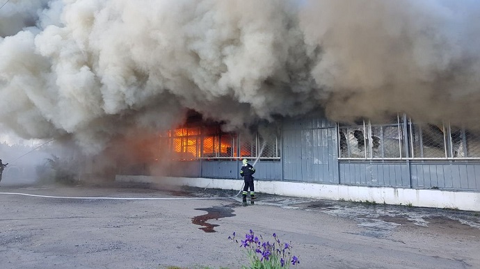 Из-за обстрелов россиян в Харьковской области случилось 10 пожаров в сутки