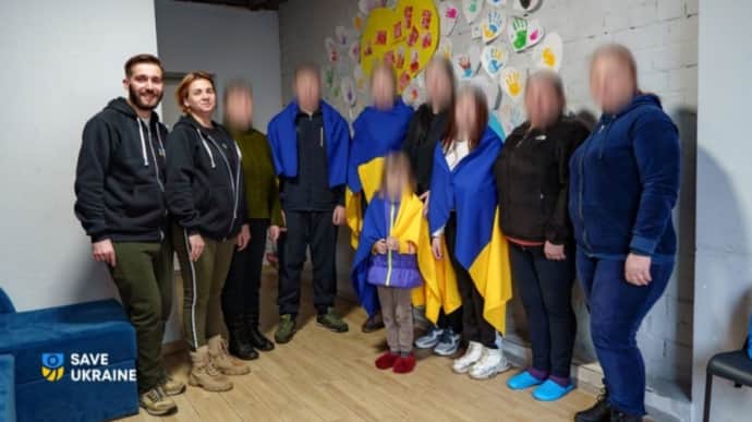 Ukraine brings back three families with children from Russian occupation