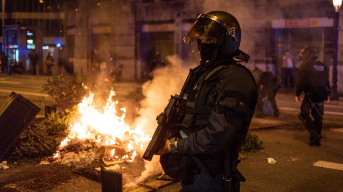 В Испании - вторая ночь коронавирусных протестов, около 60 задержанных