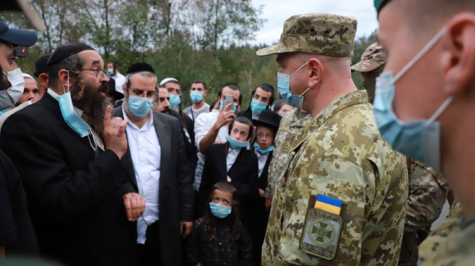 Сотни хасидов пытаются попасть в Украину из Беларуси. На границу прибыл председатель ГПСУ